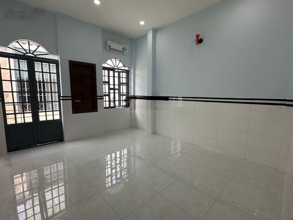 Bán nhà Q6 gần vòng xoay Phú Lâm , chợ Phú Lâm, vài bước ra hẻm xe tải, hẻm trước nhà 3 mét.