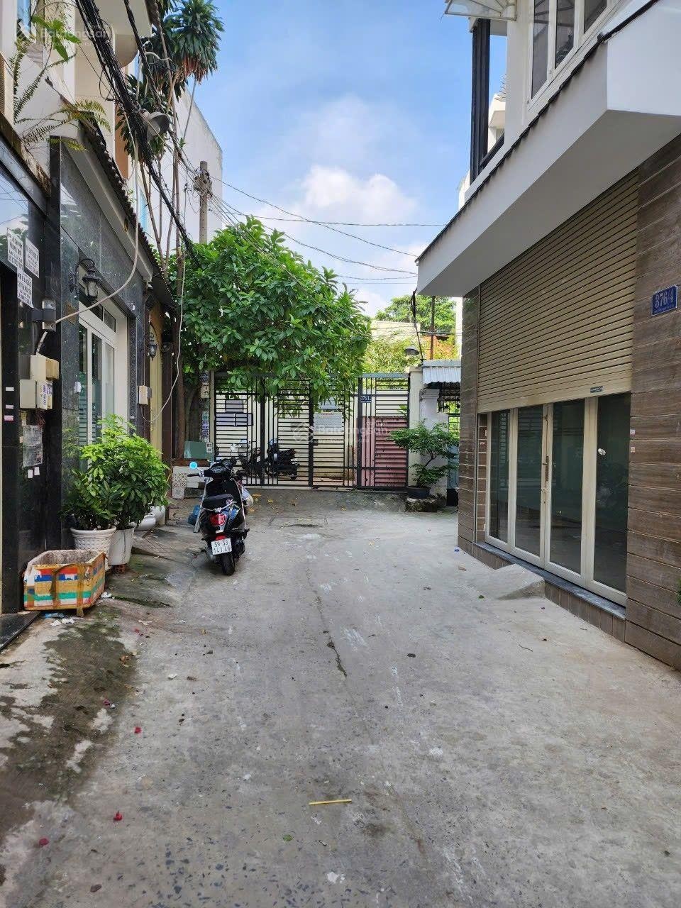 Hàng hiếm dưới 1,5 tỷ. Khu an ninh nhất Chu Văn An. DT 30m2 xây 1 trệt 3 lầu, sổ riêng. Hẻm 4.5m