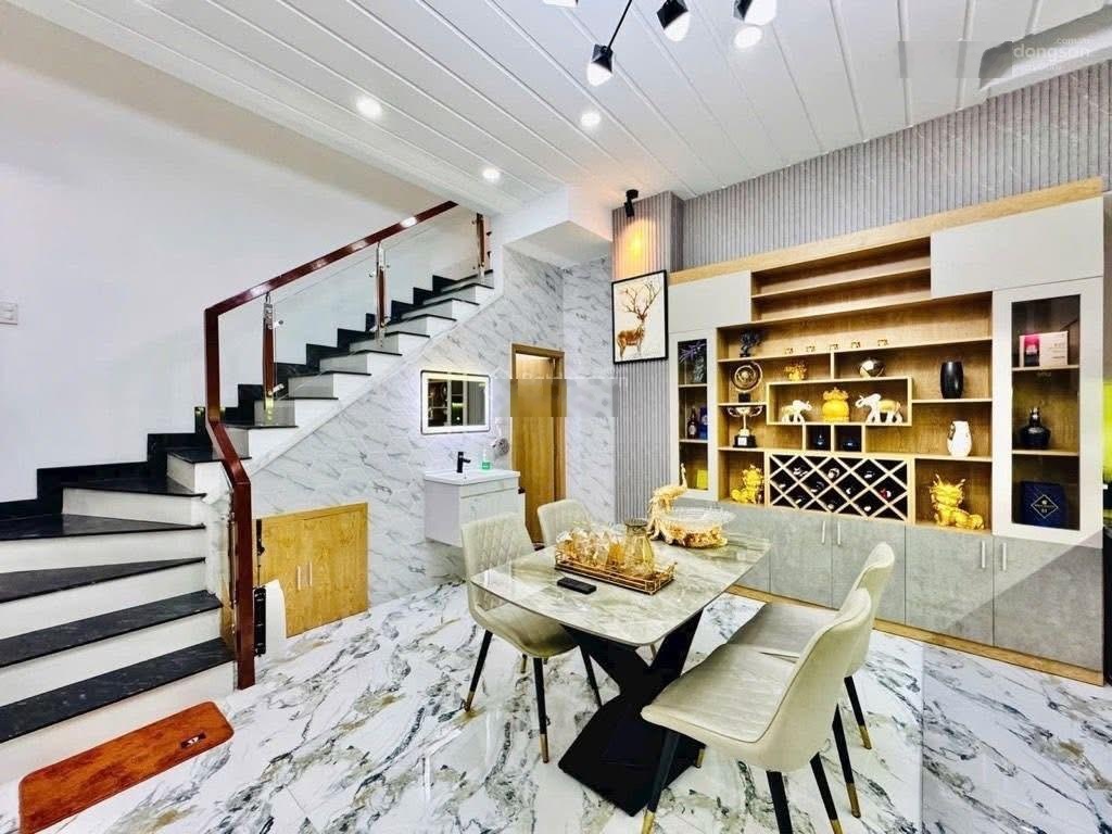 KẸT TIỀN BÁN GẤP NHÀ GÒ VẤP giá 4TY250, HXH, vị trí đẹp, DIỆN TÍCH CỰC LỚN , LH ngay đi xem nhà