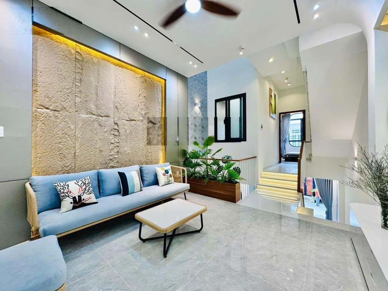 Nhà 64m2 Lý Thường Kiệt, Q. 10 gần sân Phú Thọ. Xây 4 tầng, hẻm nhựa 6m. Giá 4,1 tỷ bao sang tên