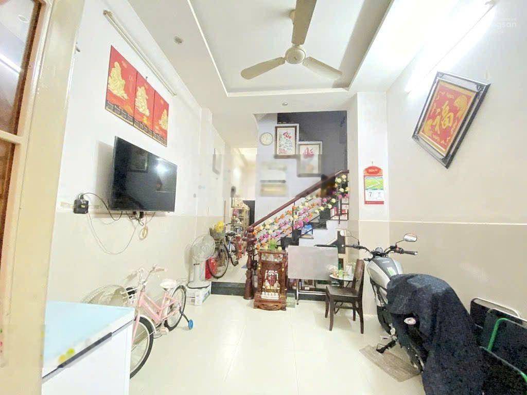 Bán nhà quận 1 - 4 tầng btct, 4pn - gần mặt tiền - shr hoàn công - chủ giảm sốc cực rẻ