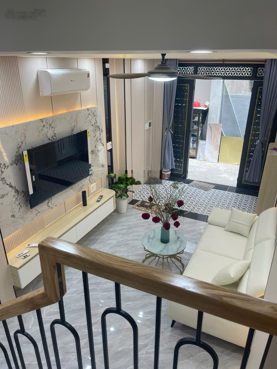 Nhà mới xây đẹp full nội thất cao cấp dọn vào ở ngay tại phan văn trị, bình thạnh