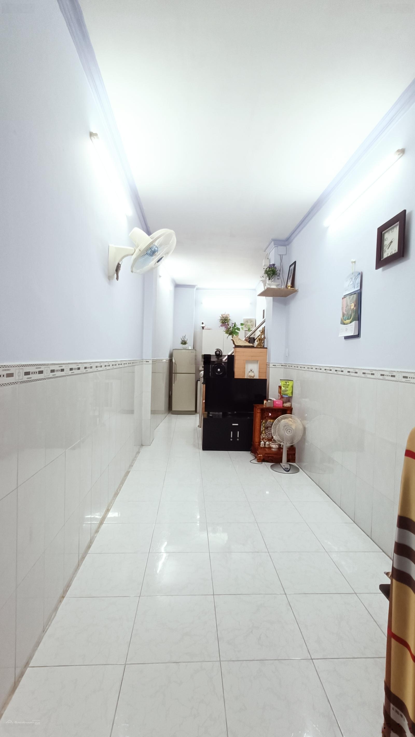 NHÀ QUẬN 4 Kèo thơm Nhà 2 tầng/ 2PN 2WC/ Không quy hoạch