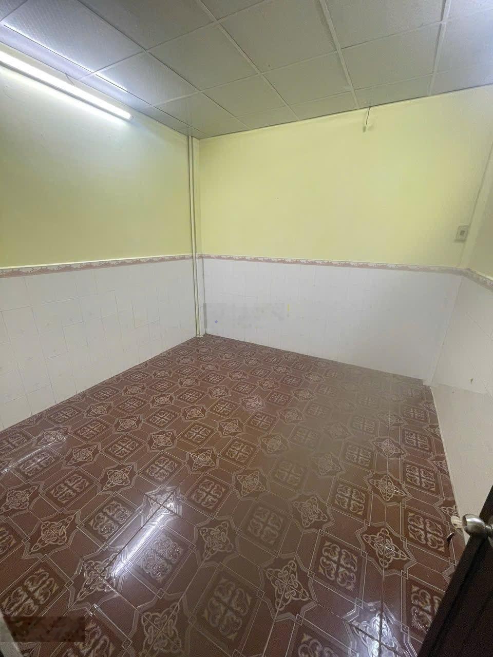 NHÀ BÁN QUẬN 10 VỊ TRÍ ĐẸP GẦN CHỢ NGUYỄN TRI PHƯƠNG Đường Nguyễn Lâm khu vực sầm uất, g