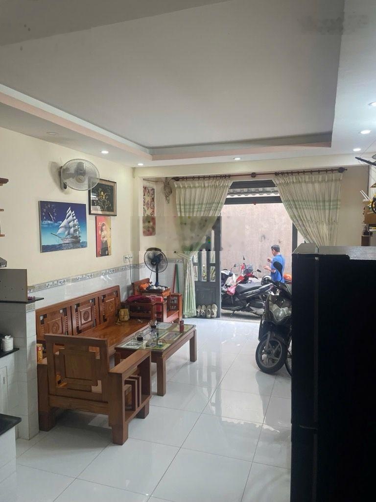 hàng hiếm tân phú 33m nhà đẹp 2 tầng hẻm sạch gần trường đại học giá tốt