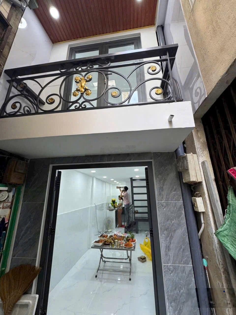 Bán nhà sổ hồng riêng - gần MT đường TXS - Quận 7