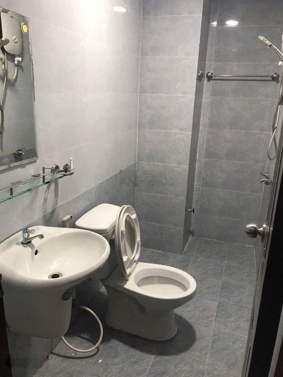 Giá tốt, Mua ngay - Nhà Lê Sát, Tân Phú - Hẻm xe hơi, 64m2 (4x16), 5 phòng - Giá 4 Tỷ 830 - Ở ngay