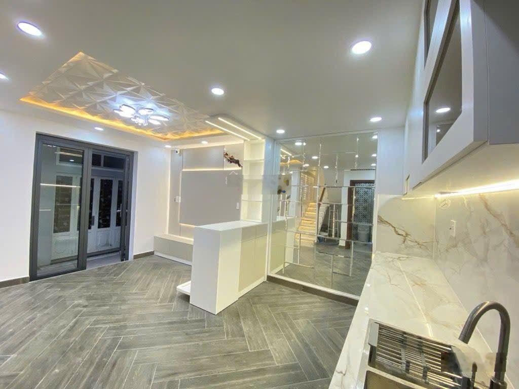 Bán nhà 3 tỷ nhỉnh nhà mới ở ngay Quận 7 ngang 6m dài 5m5 lô góc đẹp không lộ giới