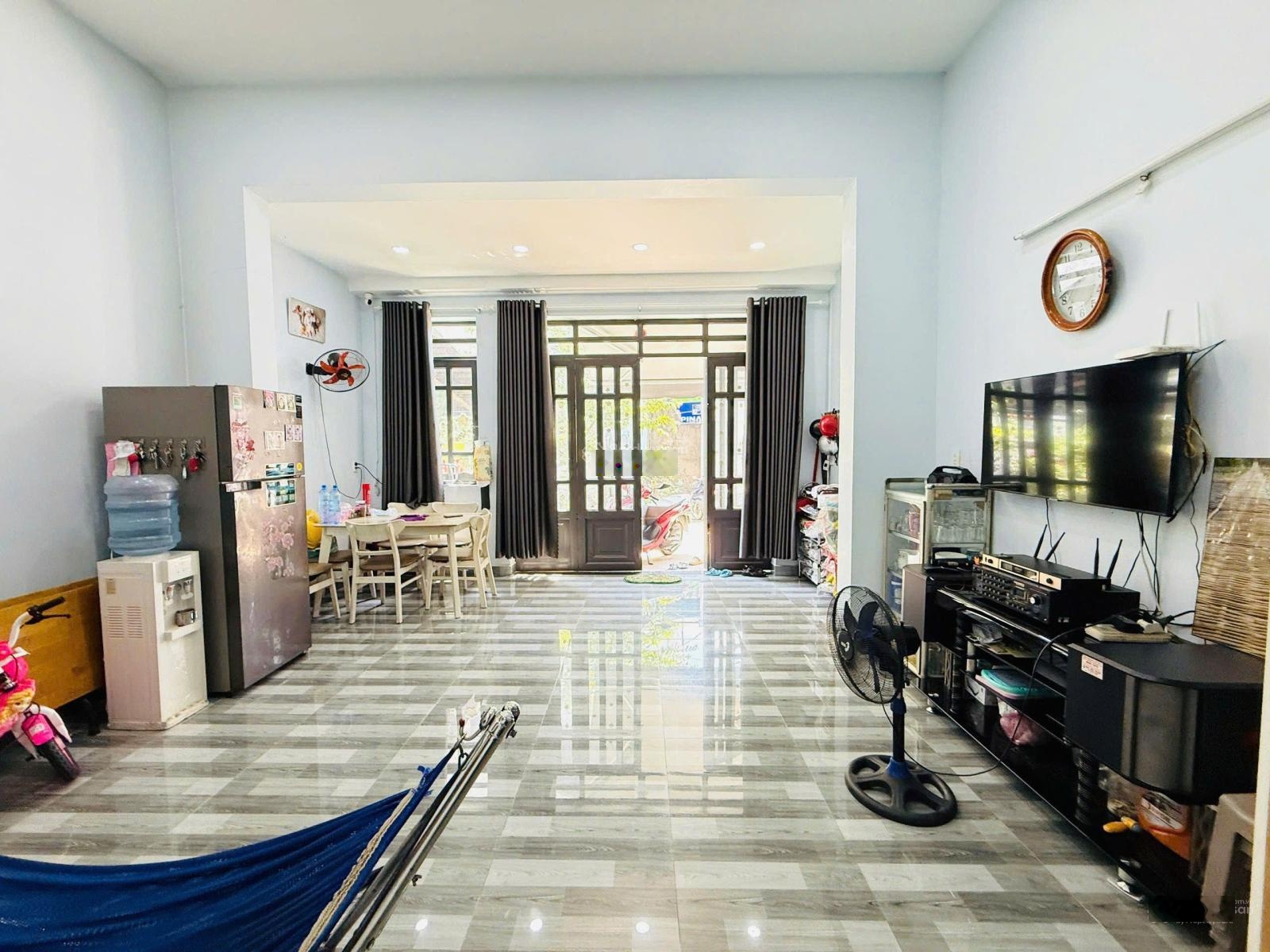 Nhà gần mặt tiền đường QL1A, Phường Thới An - Giá tốt