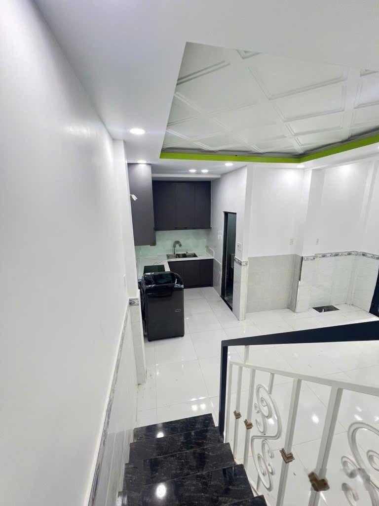 Bán Nhà Trần Xuân Soạn Quận 7, 28m2, 2 Tầng, Gần Hẻm Ô Tô, Giá 3.9 Tỷ SHR Hoàn Công