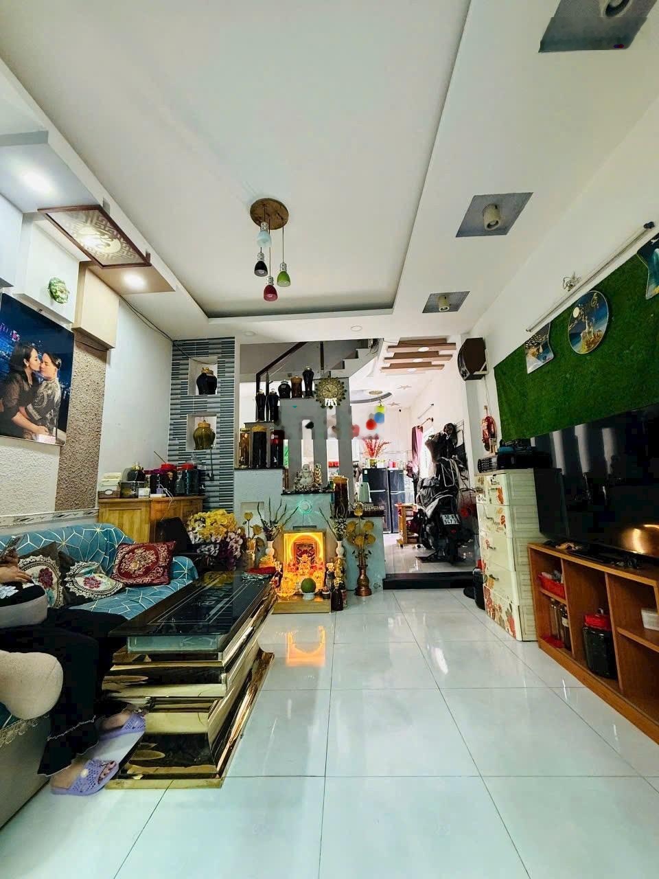 DT: 4x10m. Cn đủ 40m2. đúc 1 lầu 2 PN 2WC, ban công Nhà góc 2 mặt tiền mới đẹp, Có cửa hậu và