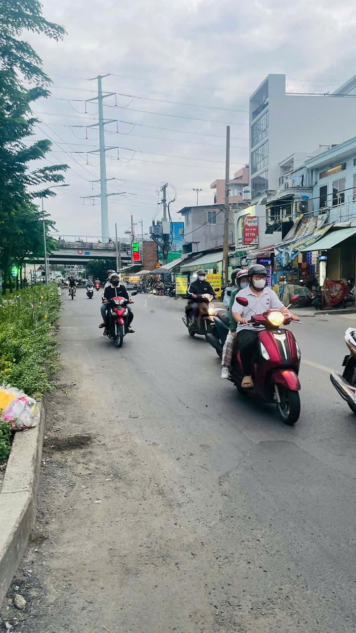 Mặt Tiền 4 tỷ NƠ TRANG LONG Bình Thạnh lô góc KD thuốc, sửa xe, ăn uống