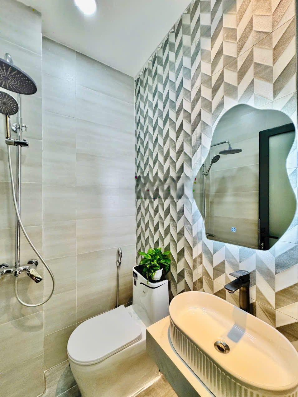 Bán NR 3PN, 3WC, 42m2, 5,8 tỷ ở Hoàng Văn Thụ, p 2, Q.Tân Bình, TP.HCM