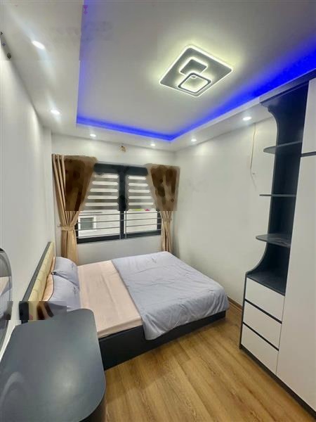 Hiếm - nhà nhỏ xinh mới đẹp ở luôn - 17m2 , 3 phòng ngủ - ngõ nông - sổ đỏ chính chủ