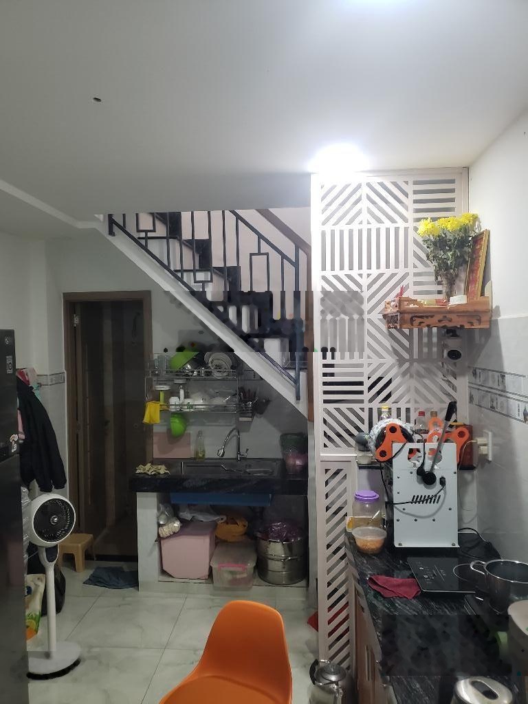 Nhà bán cách HXH 10m , đường Trần Hưng Đạo , Q1, dt 25m2, 2 tầng , gía 4,9 tỷ.