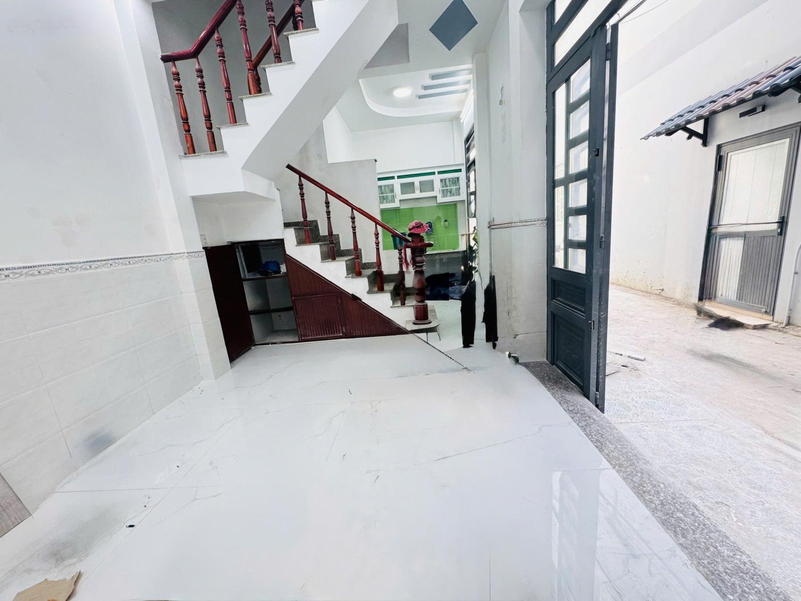 Bán nhà riêng 2 lầu đường Thới An 13 hẻm ô tô, DT: 3,5m x 8m, giá 2 tỷ 175 TL