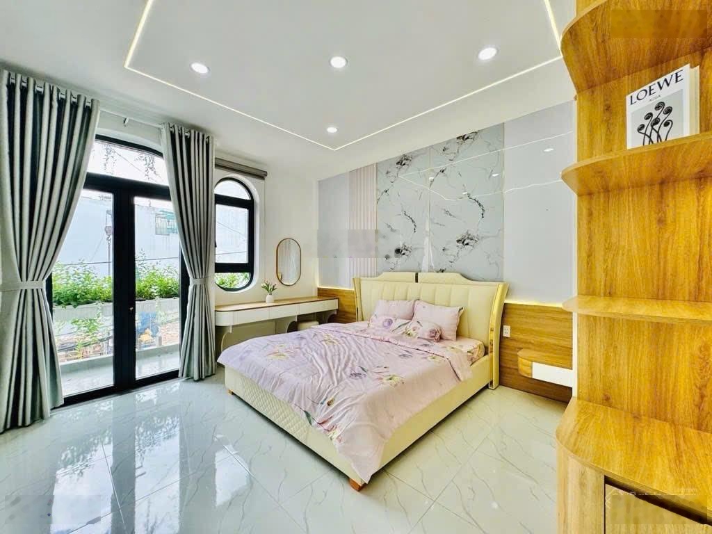 Bán gấp nhà Lê Thánh Tôn-Bến Nghé-Q1 gần bệnh viên Nhi Đồng 2. Giá 3tỷ9 /63m2 đang cho thuê 26triệu