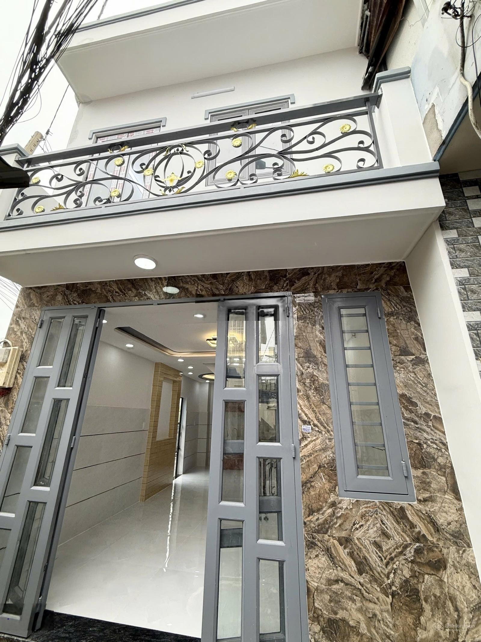 Nhà nhỏ mini ngay Bốn Xã - DT 30m2 (4.1x7.5m) 2 tầng mới 100% - sổ hồng riêng - giá chỉ 2,8 tỷ