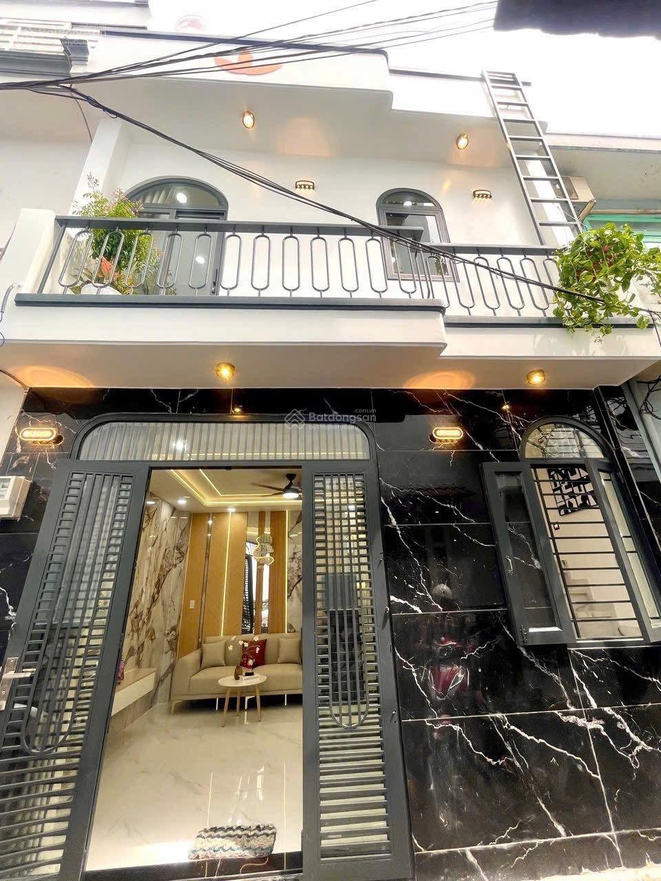 Bán gấp nhà gần sân bay 2 Tỷ 050 đầy đủ NT đường Bùi Quang Là P12 Gò Vấp , 2PN - Sổ hồng riêng