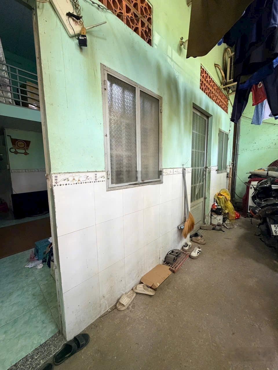 Bán nhà sổ riêng full thổ mà giá chỉ 1 tỷ hơn, ngay cổng chung cư Picity Q12