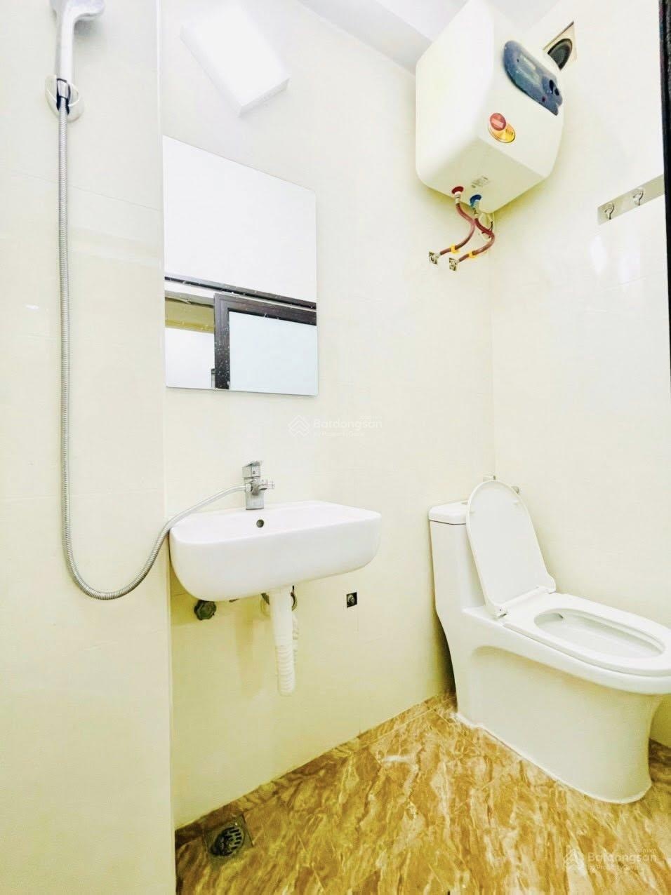 Bán nhà 5 tầng tại 409 Kim Mã Ngọc Khánh Ba Đình, nhà nhỏ đủ công năng 3 ngủ, sổ đỏ riêng, 3,95 tỷ.