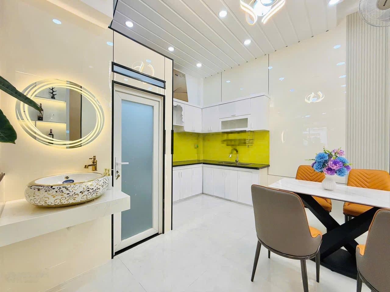 Tôi cần bán nhà Nguyễn Cửu Vân, Bình Thạnh giá 3 tỷ330/ 51,6m2(Ngang 4,5m) nhà mới sổ hoàn công