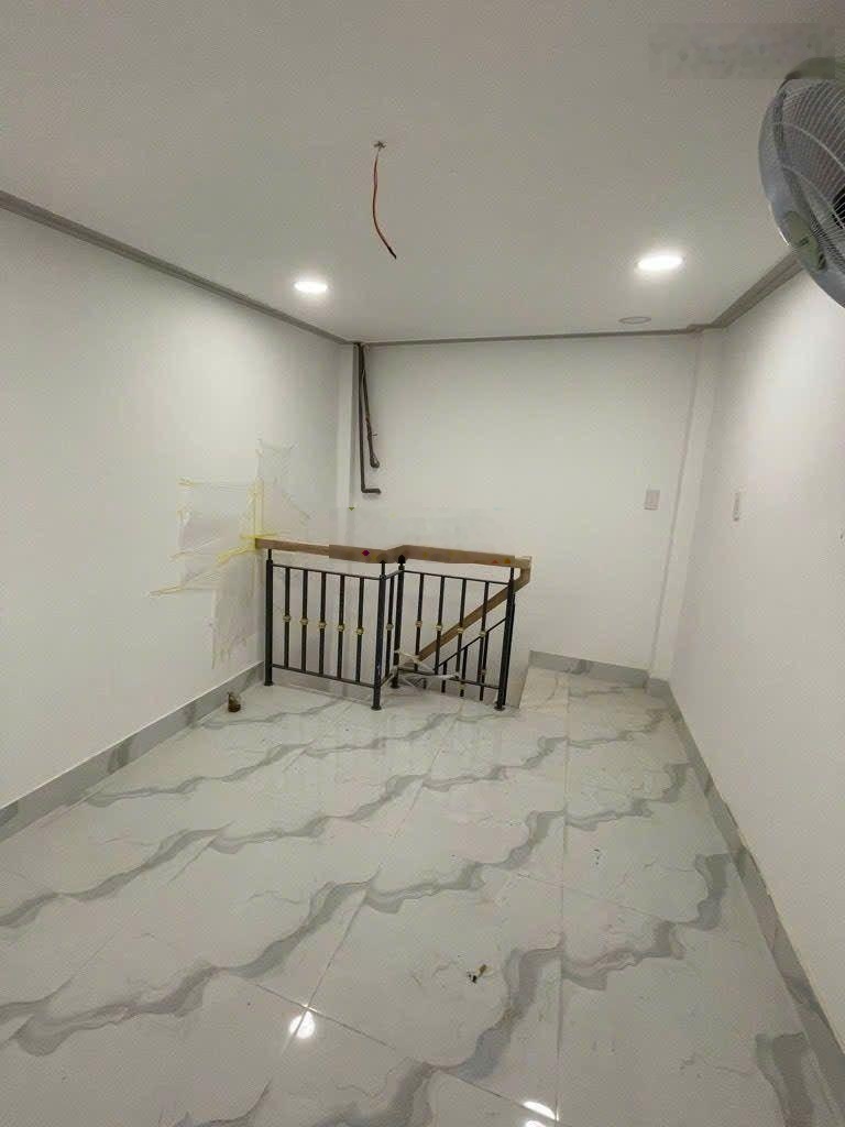 Nhà nhỏ 3 tầng cho gia đình trẻ - sỏi hồng riêng - hẻm 3 gác