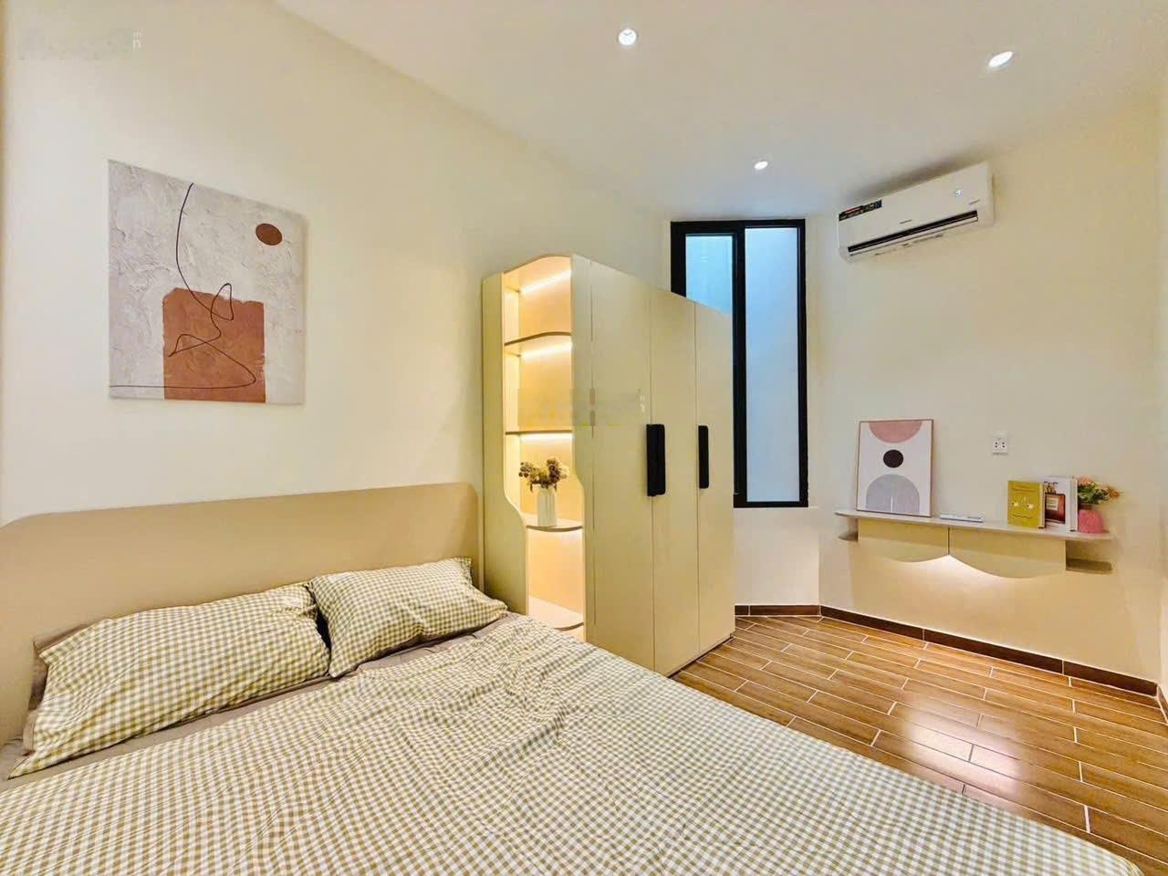 Nhà giá ngộp cần bán gấp đường Nguyễn Thị Minh Khai, Giá: 3,35 tỷ. DT: 62m2. 2Tầng. Sổ Hồng Riêng