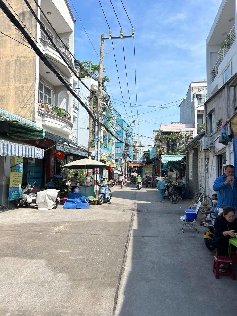 Bán nhà- p6 - quận 11 - hxh thông - 3 tầng btct - nhà cũ tiện xây mới - nhỉnh 4 tỷ