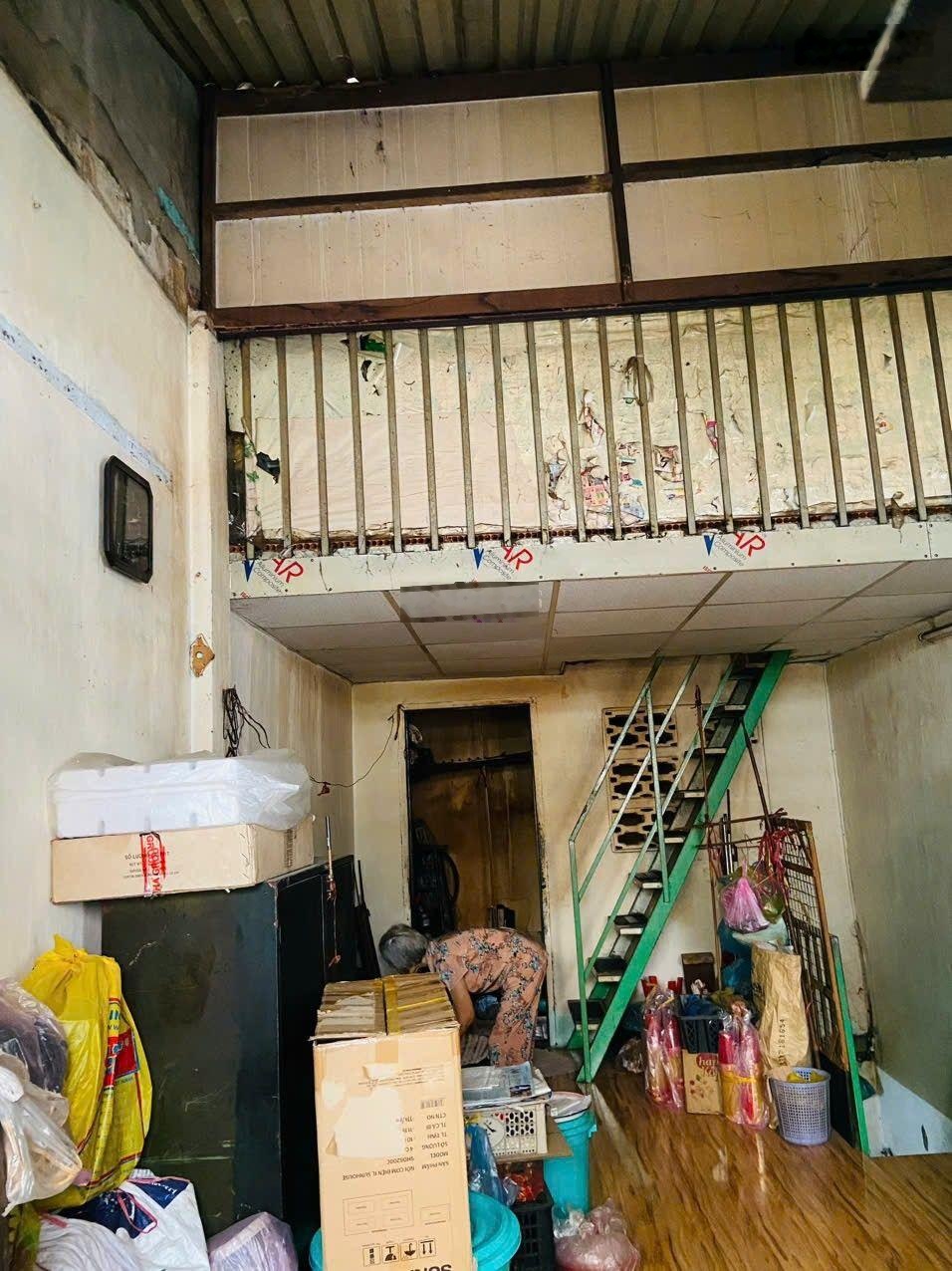 Nguyễn tiểu la - quận 10 - nhà cũ tiện xây mới - ô tô đậu cửa - sổ vuông a4 - nhỉnh 6 tỷ.