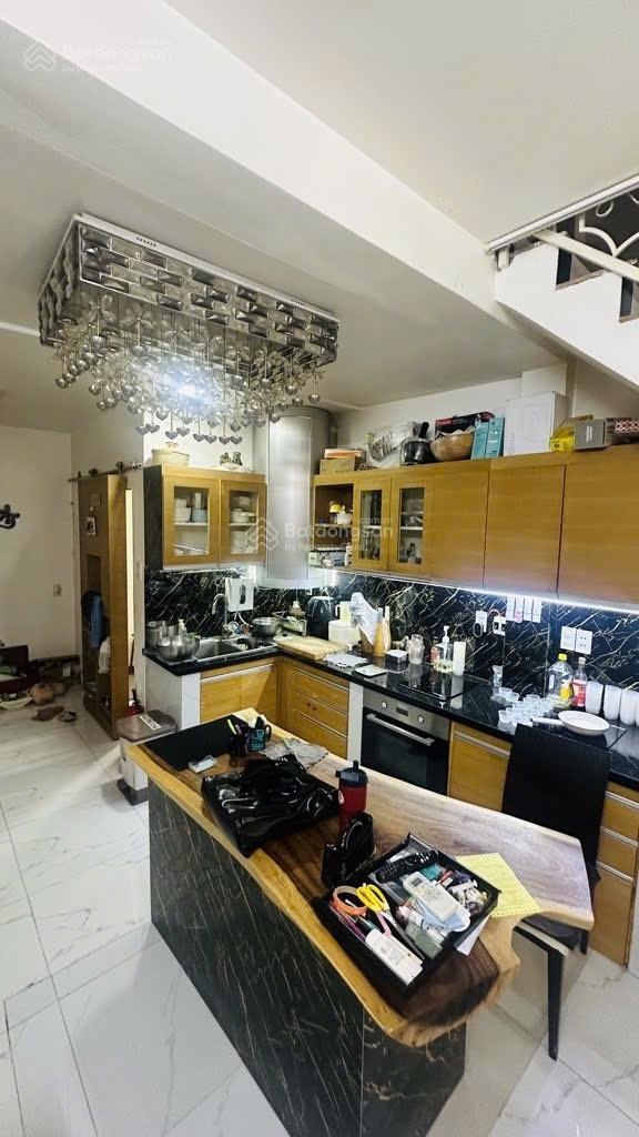 Nhà quận 1 ngay chợ Bến Thành - hẻm 5m 4 tầng 44m2 - chỉ 9.9 tỷ TL