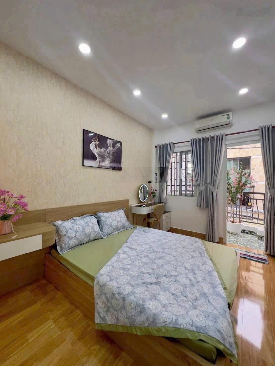 Bán nhà riêng tại Phường 12, Quận Bình Thạnh,giá yêu thương 2,3 tỷ, 60m2, mới sang sửa lại