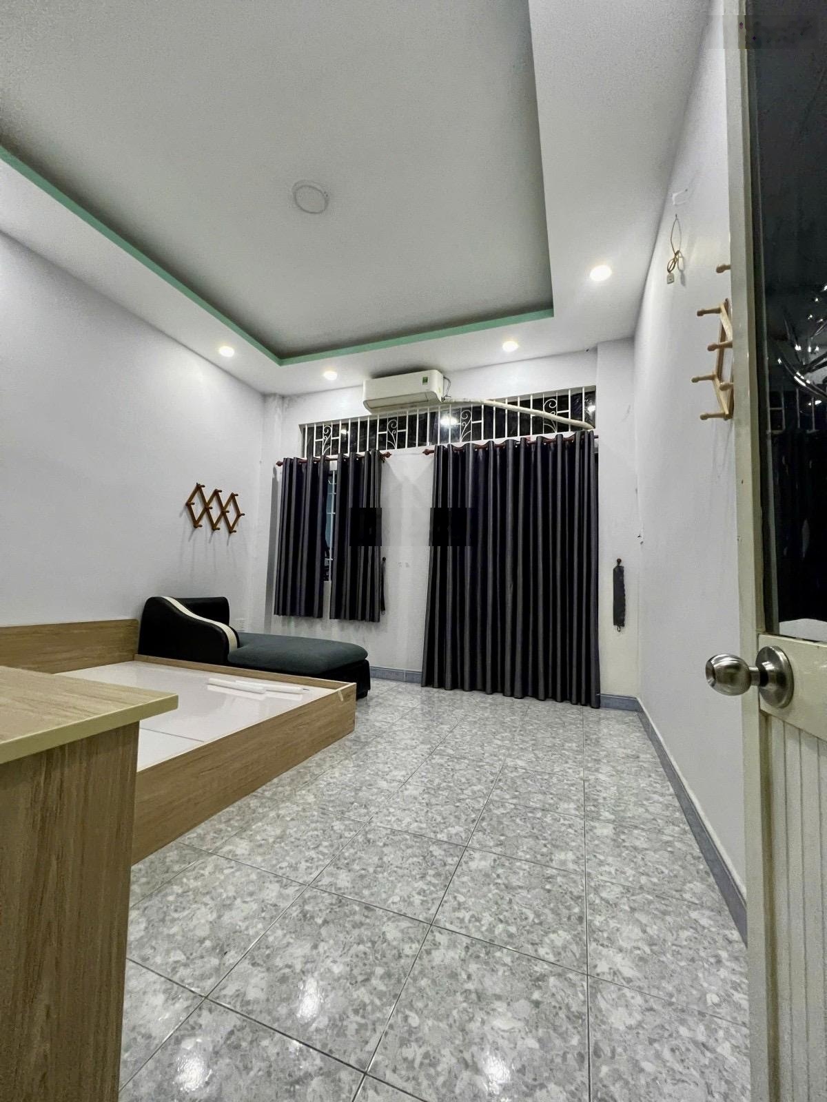 Gấp bán nhà đẹp tân phú sát aeone tân phú 40m2 giá 4.3 tỷ