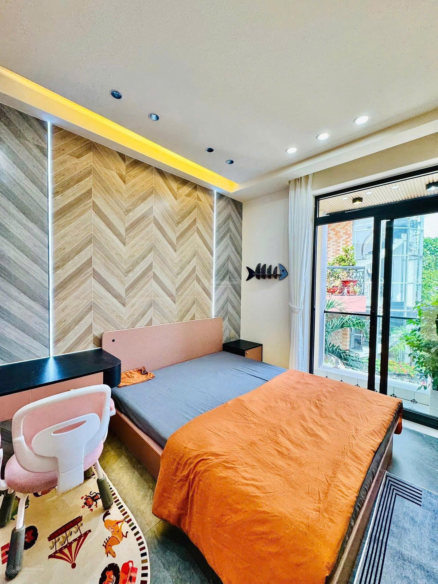 Chủ người Hoa gửi bán nhà Lạc Long Quân, nhà còn tương đối - DT 6Om2 - Sồ hồng riêng