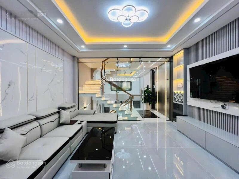 Kẹt vốn bán gấp nhà Vĩnh Khánh P10 Q4. Giá 3tỷ550/81m2 gần phố ẩm thực Vĩnh Khánh. Cho thuê 24tr/th