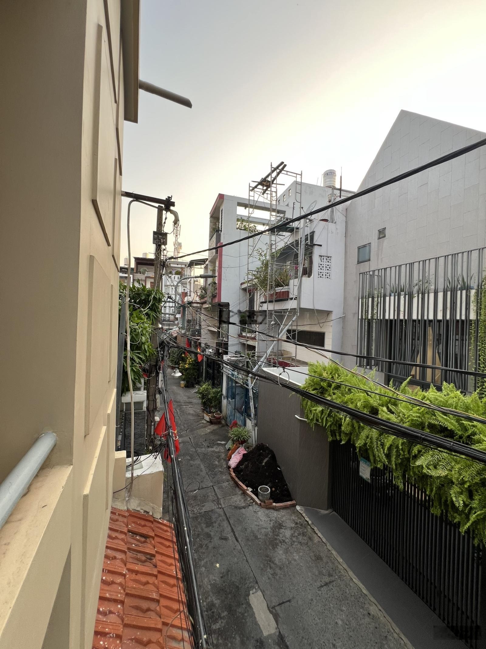 Rất hiếm HXH 5m Trường Chinh DT 30m2 2 tầng xây mới 4 tầng gần mặt tiền