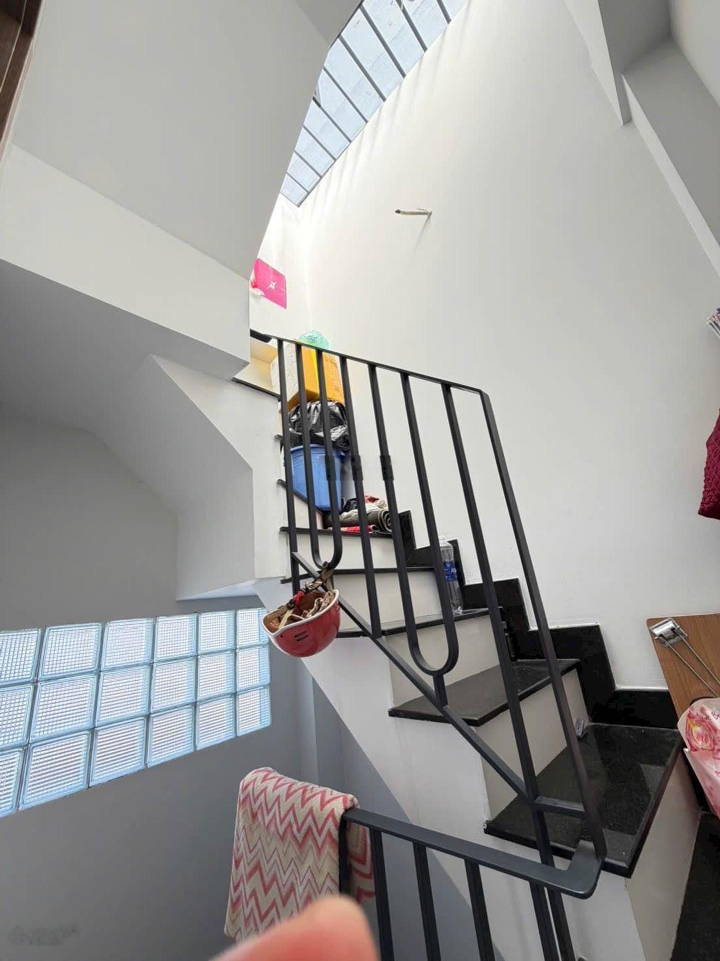 Ngộp Bank Ban Gap Nha- 2tang -3x8m -fuong Hung Phú Q8 -Gia 2,58ty