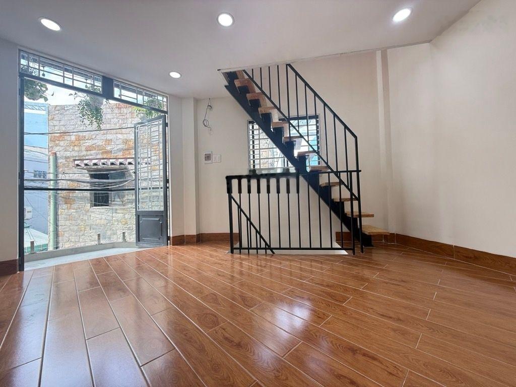 Nhỉnh 3 tỷ - nhà 3 tầng mới full nội thất - dt( 3 x 7m) - hẻm xe hơi - mai xuân thưởng q6