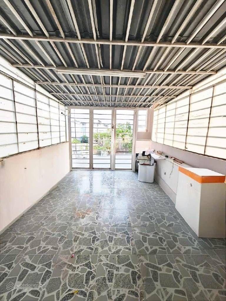 Nhà đẹp 5 tầng quận 10 - hẻm xe hơi thông. gần trường đại học kinh tế, chợ nguyễn tri phương.