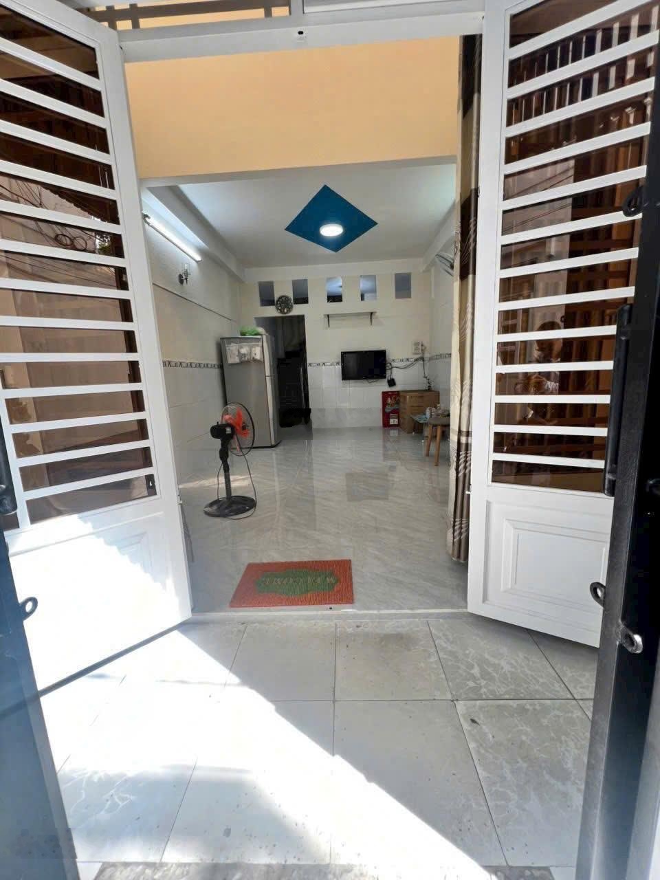 Bán nhà nhỏ hẻm 1087 Hoàng Sa, Quận 3, 2 tầng mới