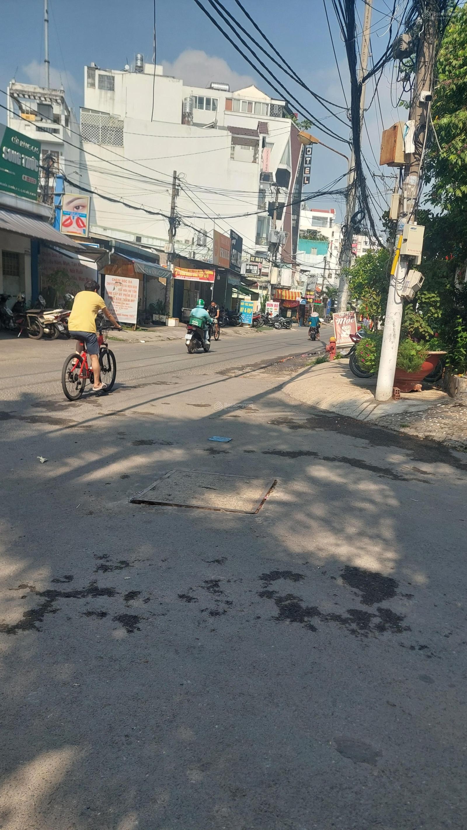 Bán nhà mới HXH đối diện Emart Phan Huy Ích