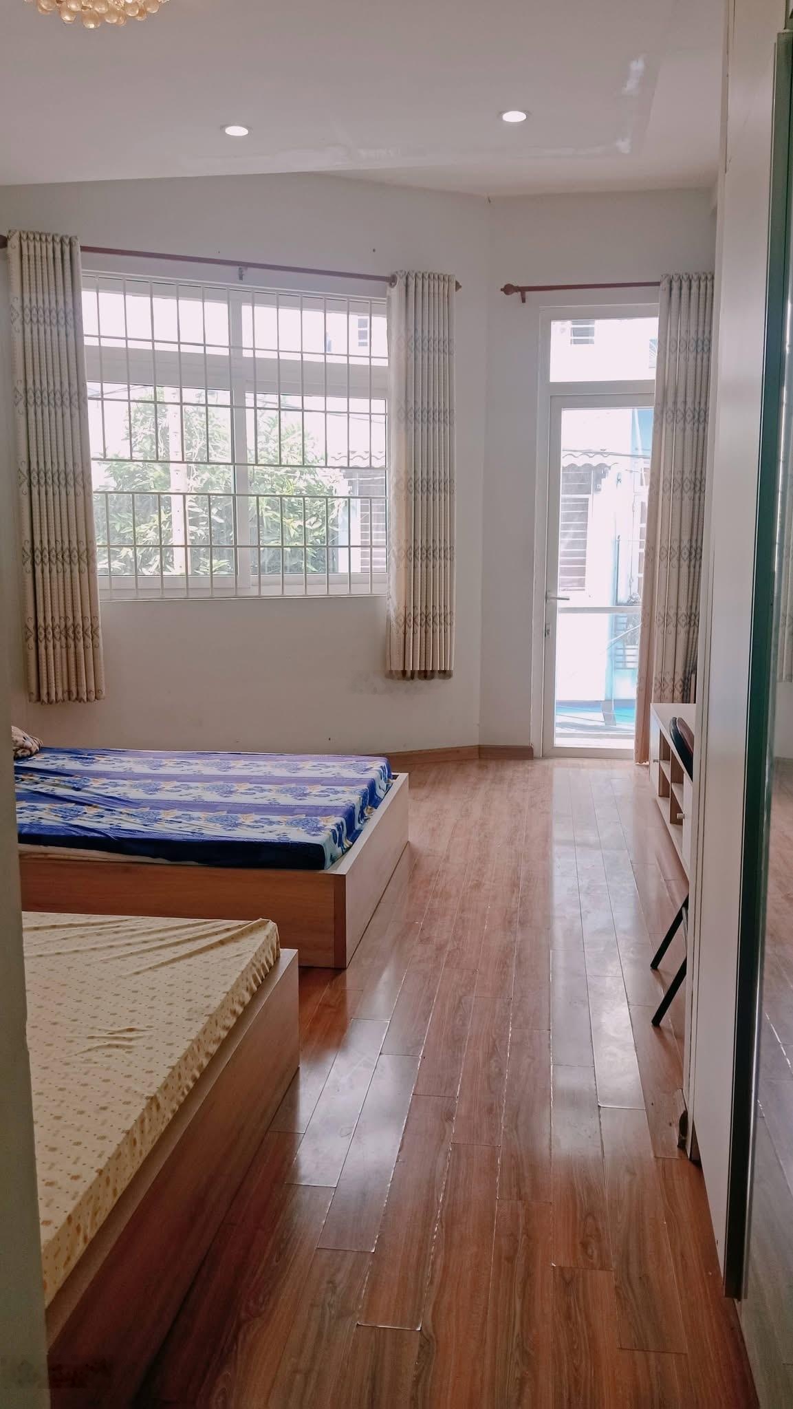 Trần Văn Quang 40m2 thông Âu Cơ - 4 tầng nhà đẹp nội thất sẵn - Sổ vuông vức