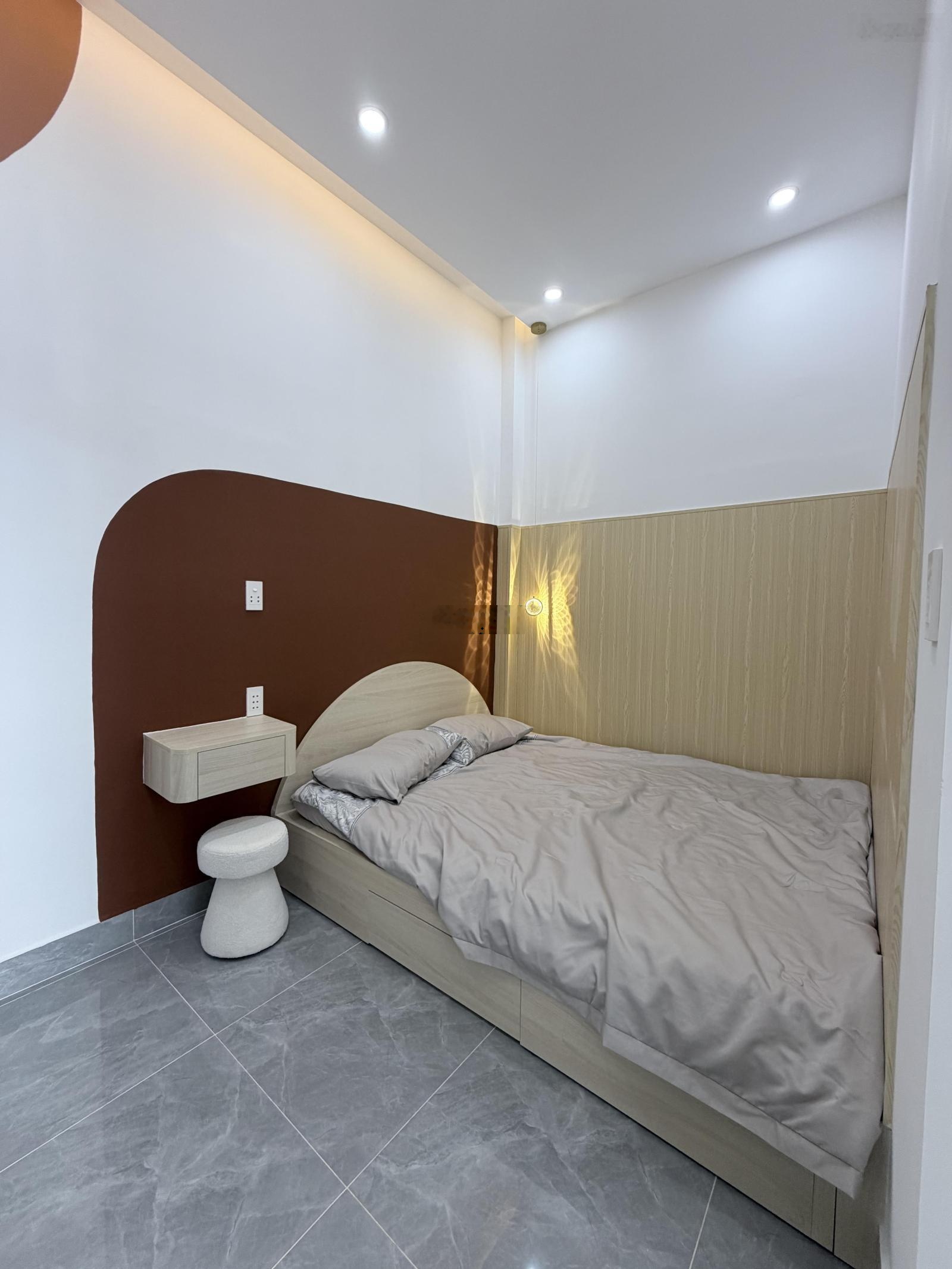 Nhà đẹp gần mặt tiền nguyễn văn đậu, kế bên đh văn lang - bvien -tặng nội thất