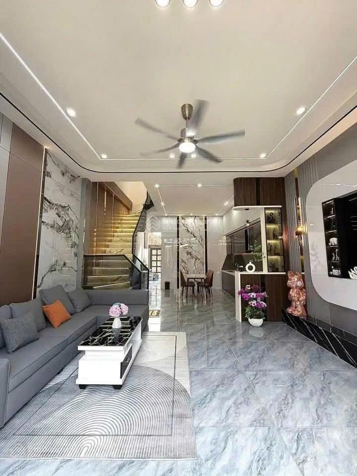 Bán gấp nhà 1 lầu 5x24m ngay chợ Bờ Ngựa. GIÁ 720 TRIỆU. Đang cho thuê 20 triệu/tháng