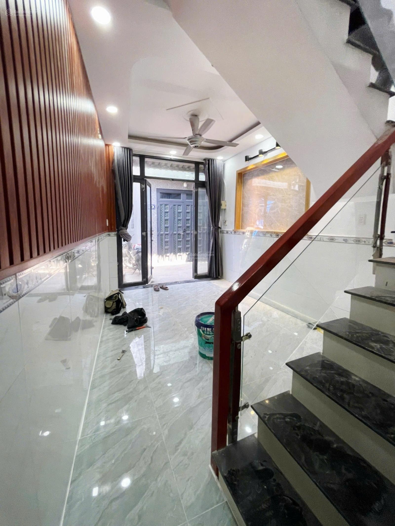 Nhà (DT: 3,5x9m) có 2PN 2WC ở 551 Lê Văn Khương Quận 12, gần chùa Pháp Thạnh. Giá 1tỷ389tr còn bớt