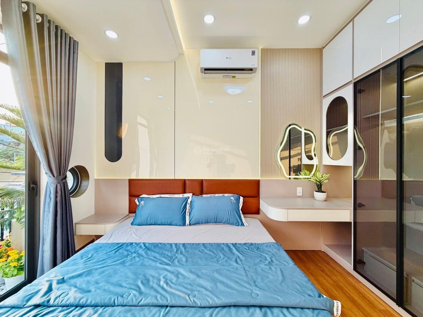 PHƯỜNG 15 TÂN BÌNH SIÊU PHẨM Có 3 PHÒNG NGỦ 4WC Đẹp Mê Ly Mà Hơn 5 tỷ ( Có phòng Ngủ Dưới Trệt )