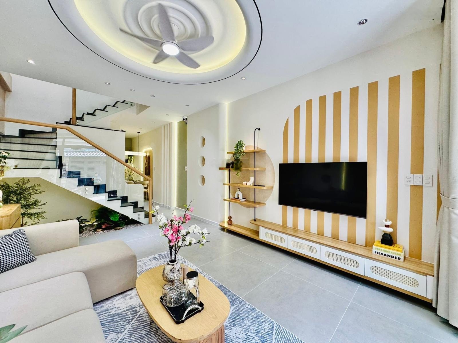 Nhà đẹp bán gấp xoay vốn làm ăn đường lê quang định, gò vấp/ giá chỉ 3 tỷ 490tr/ sổ riêng, hẻm oto