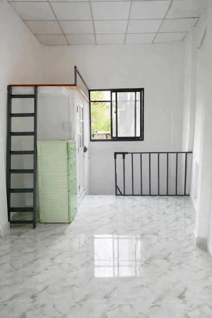 Giá 2,5 tỷ. nhà hẻm 506. lạc long quân.p5 q11.