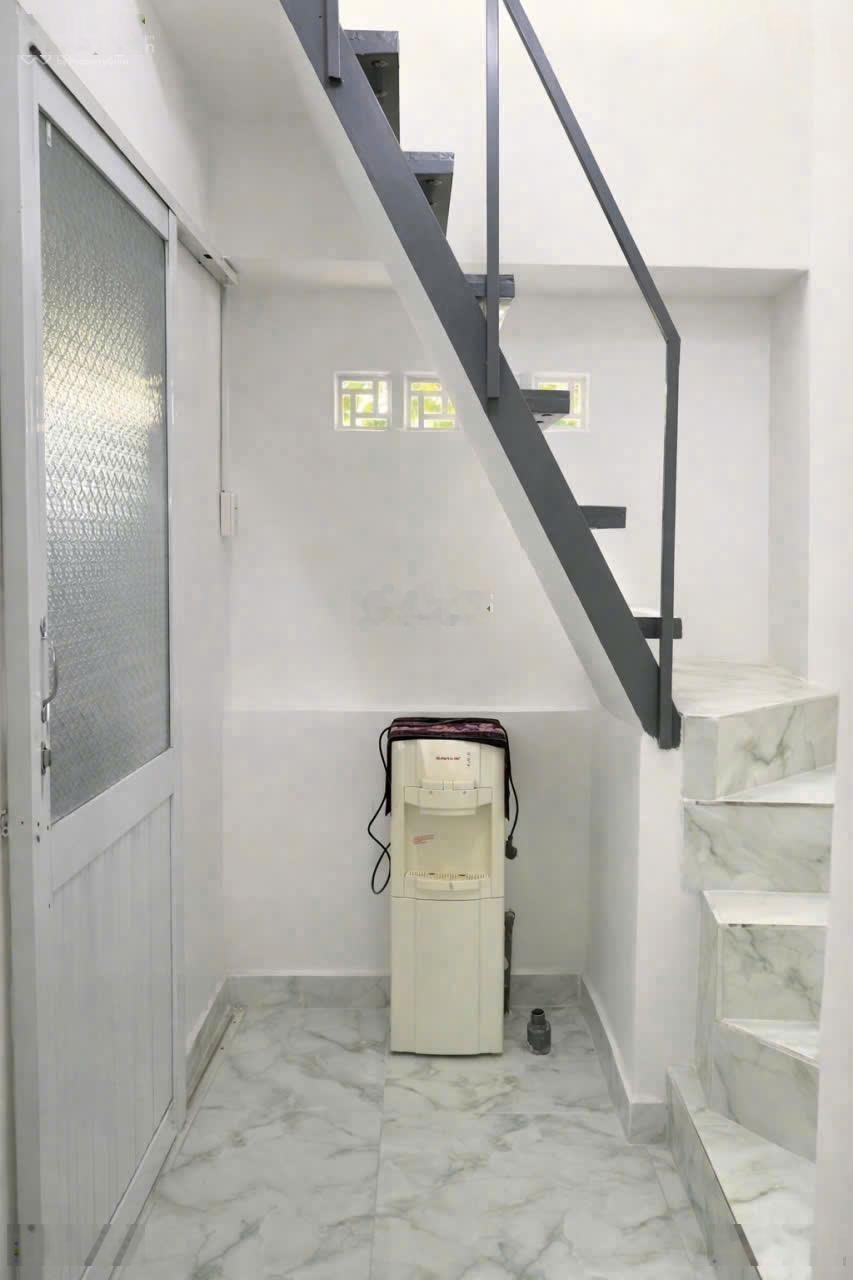 Giá 2,5 tỷ. nhà hẻm 506. lạc long quân.p5 q11.