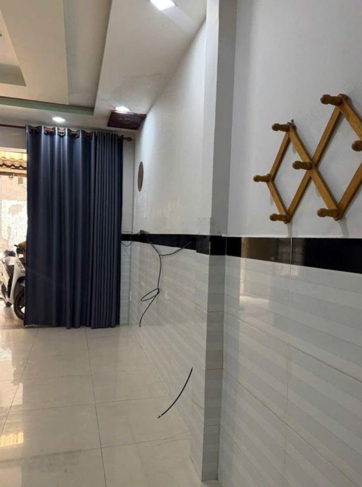 Bán gấp nhà hẻm ô tô 55m2, 4x13,75, cách mặt tiền Trường Chinh 50m, nhỉnh 5 tỷ TL